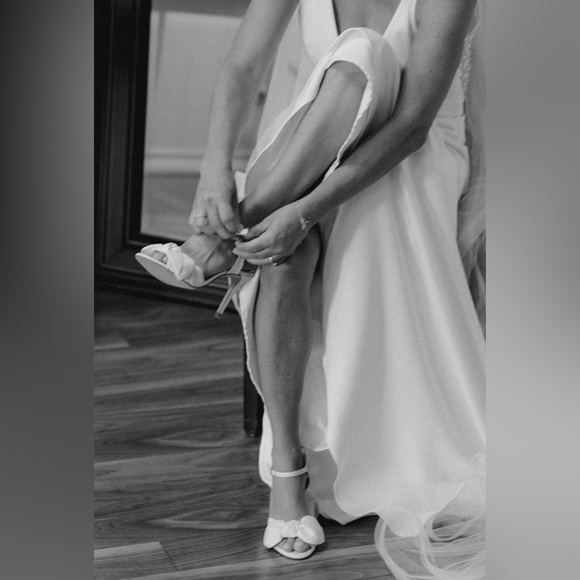 Ted Baker Heevia Moire satin bow heeled sandals- Ivory size 6.5 wedding shoes - Picture 5 of 9